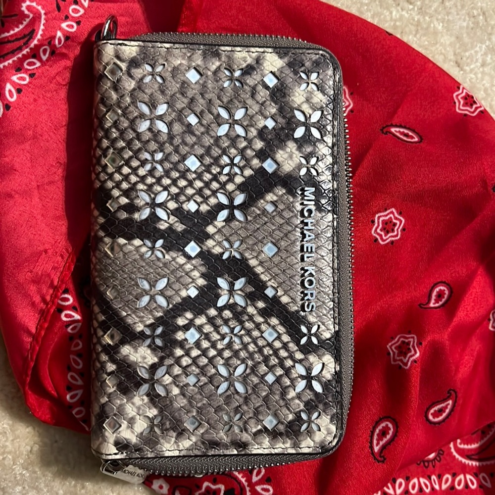 Mk tech wallet